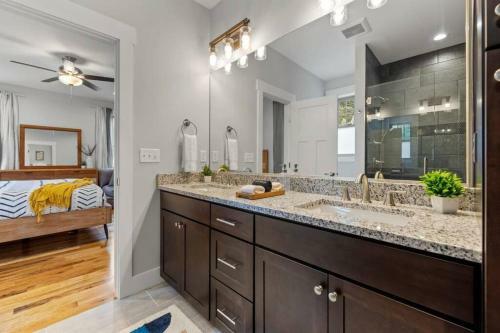 Black Mountain Cottage W/ Hot Tub!