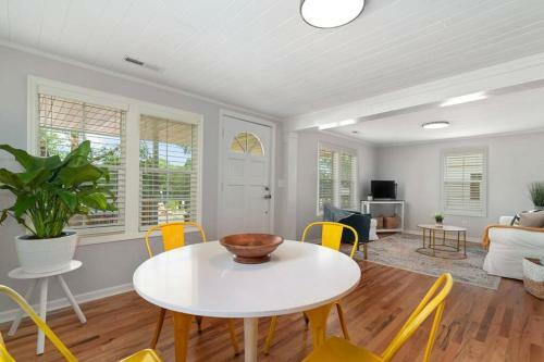 New! Cozy Asheville Cottage!