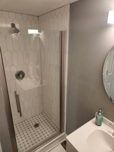 Apartamento New Studio Apt & Backyard Oasis In Historic Uptown
