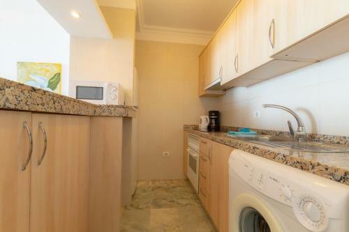 Lovely Fourth Floor Ocean View Lago Apartment