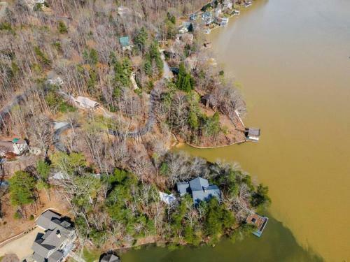 Lakeview Oasis- Pet Friendly W/ Hot Tub & Beach!