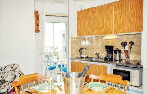 Nice Apartment In Le Barcar�s With 2 Bedrooms
