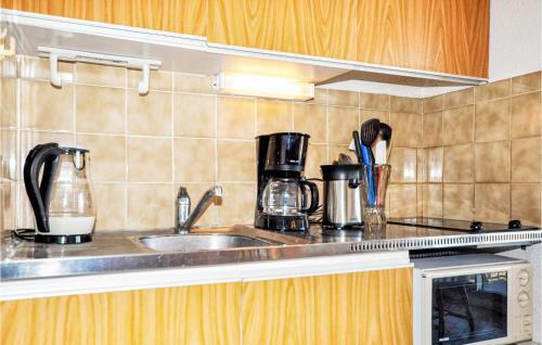 Nice Apartment In Le Barcar�s With 2 Bedrooms