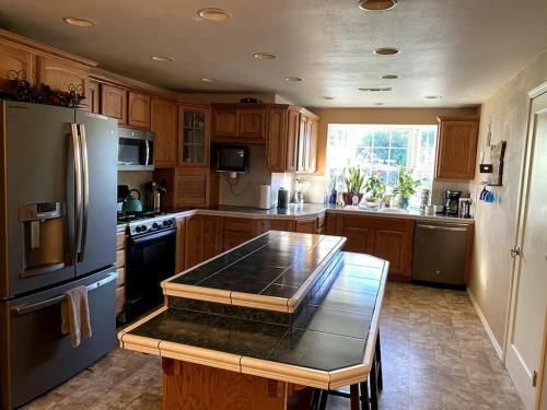 Cheerful 3 Bedroom Large Kitchen Cul De Sac
