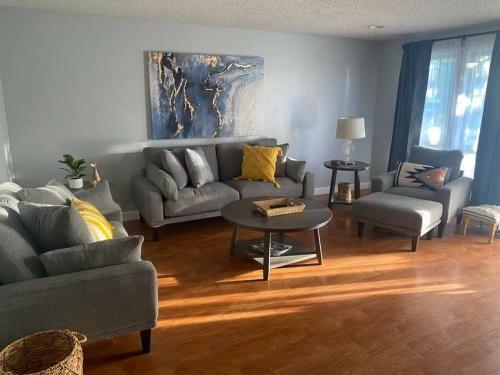 Cheerful 3 Bedroom Large Kitchen Cul De Sac