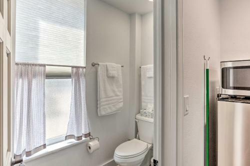 Apartamento Modern Custer Apt - Walk To Shops And Dining!