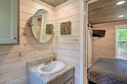 Cozy Chattanooga Cottage With Paddleboat, Pond!