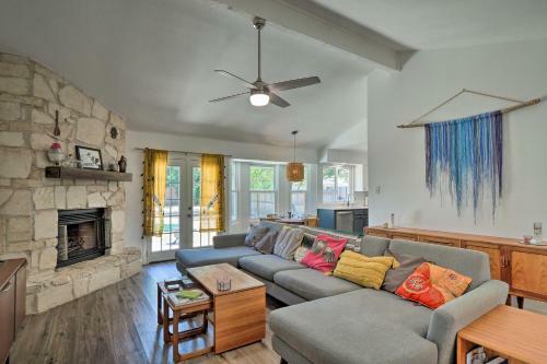 Chic Cedar Park Retreat With Yard And Fire Pit!