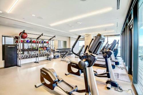 Apartamento New! Luxury Downtown Austin Rainey St. Lake View!