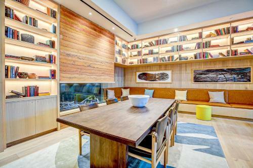 Apartamento New! Luxury Downtown Austin Rainey St. Lake View!
