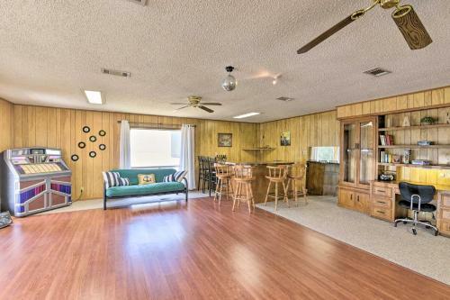 Lakefront Livingston Retreat With Fire Pits!