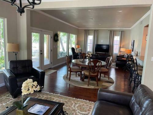 Lake House Luxury Next To New Braunfels!