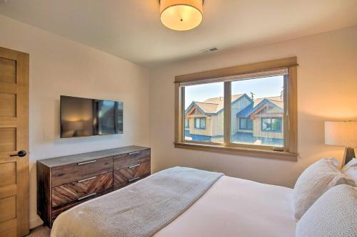 Charming Cle Elum Townhome With Balcony And Views