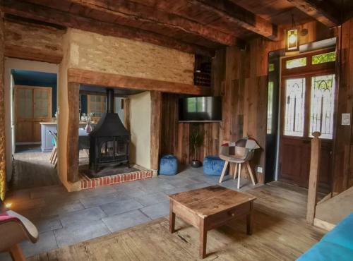 Maison Typique P�rigourdine Avec Piscine