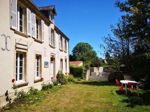 Spacious Holiday Home In Tracy-sur-mer With Garden