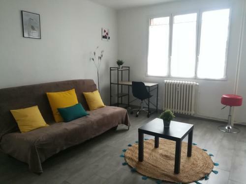 Apartamento Studio * Proximit� Transport * Parking * Fibre