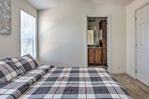 Quaint Mariposa Home With Private Deck And Yard!