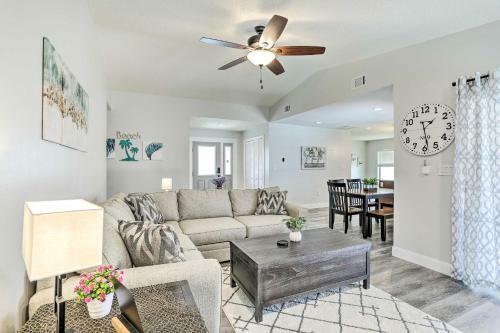 Largo Retreat With Backyard Oasis Walk To Lake