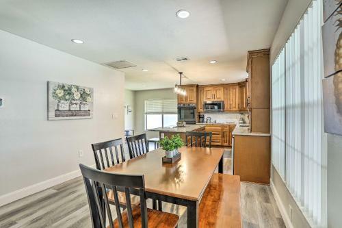 Largo Retreat With Backyard Oasis Walk To Lake