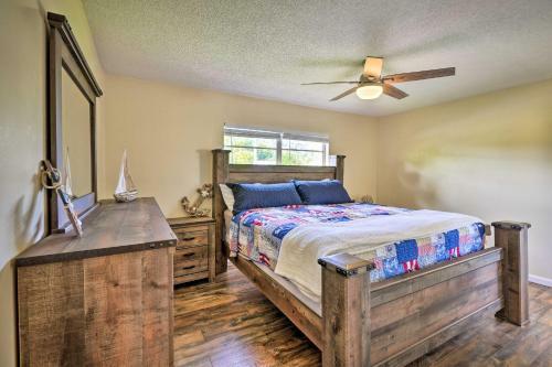 Palm Harbor Sunrise Retreat 3 Mi To Beach!