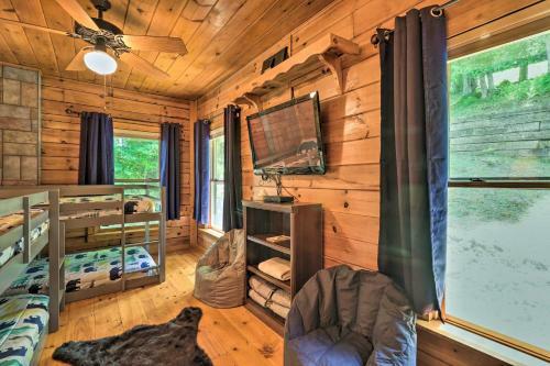 Rustic Boone Abode With Private Yard And Hot Tub!