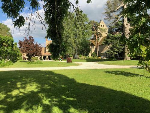 Hostal Le Prieur� De Bazainville