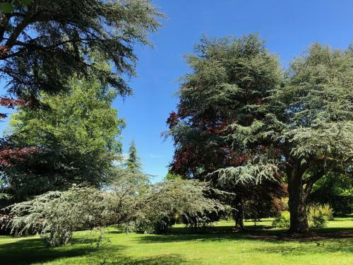 Hostal Le Prieur� De Bazainville