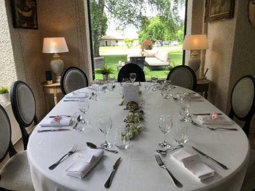 Hostal Le Prieur� De Bazainville