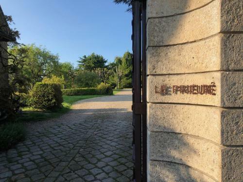 Hostal Le Prieur� De Bazainville