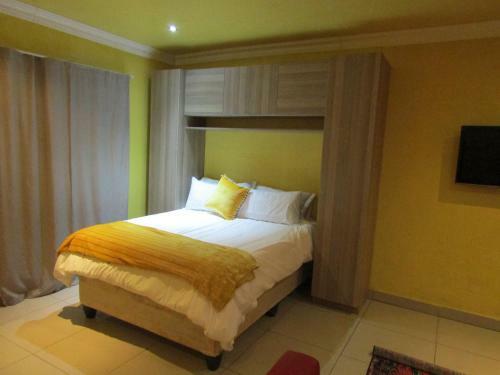 Hostal Phomolong Guest House Soweto