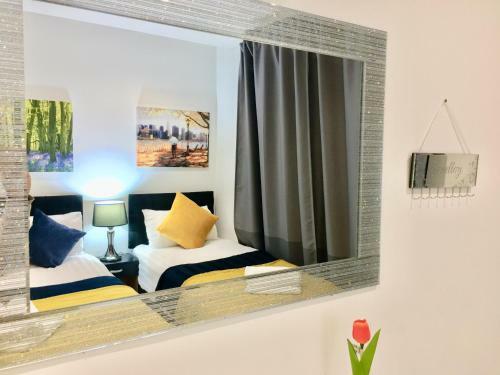 London Excel 2 Bedrooms River View Apartment
