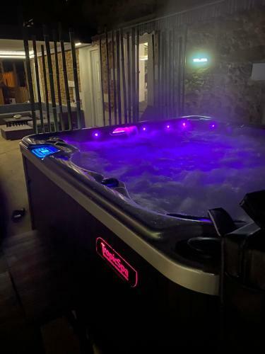 Hostal Les Chambres D'h�tes de La Croix Bleue