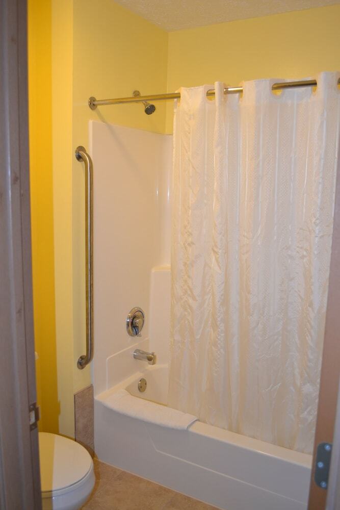 Hotel Sky Lodge Inn & Suites - Delavan