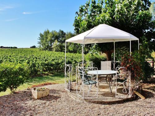 Holiday Home Le Pigeonnier de Pezelin Monprimblanc
