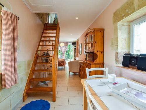 Holiday Home Le Pigeonnier de Pezelin Monprimblanc