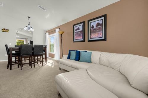 4 Bedrooms - 3 Bathrooms - Veranda Palms 4461 Np