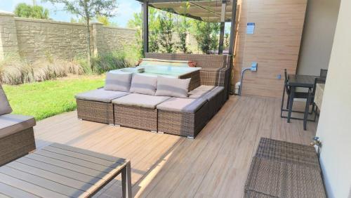 Magic Village 4 Suites W Jacuzzi 3131
