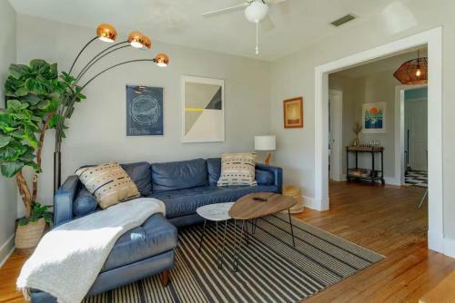 Charming 1br Vintage Treehouse Garage Apartment