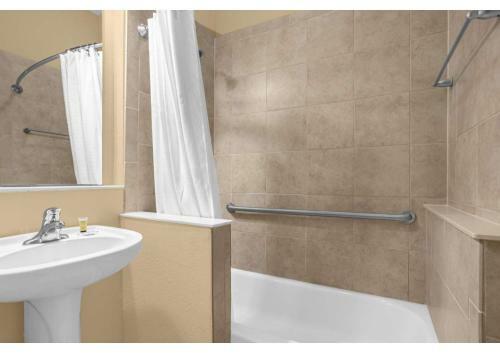 Luxury Townhome - 5 Minutes From Disney