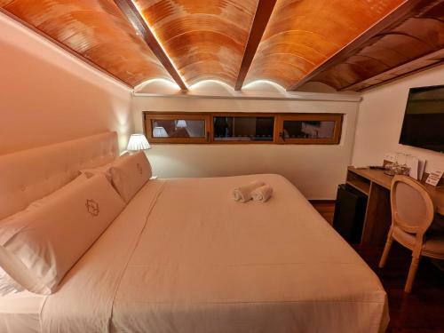 Hotel Catalina Suites