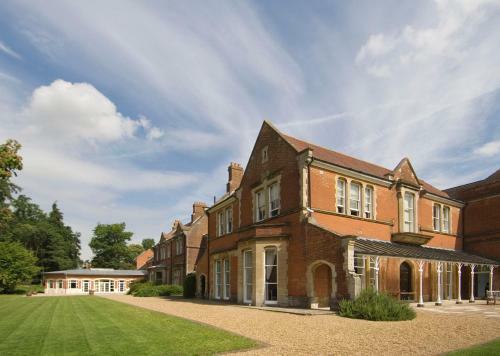 Hotel Oakwood House