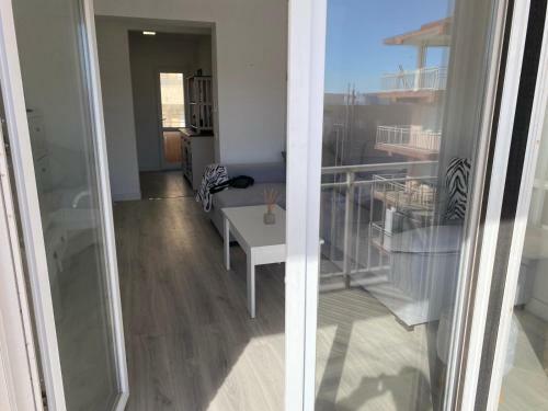 Apartment To 100m Of The Beach