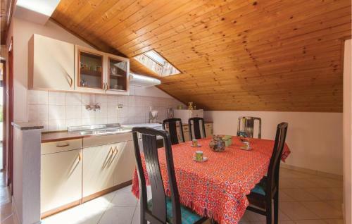 Holiday Home Veliki Vareski V