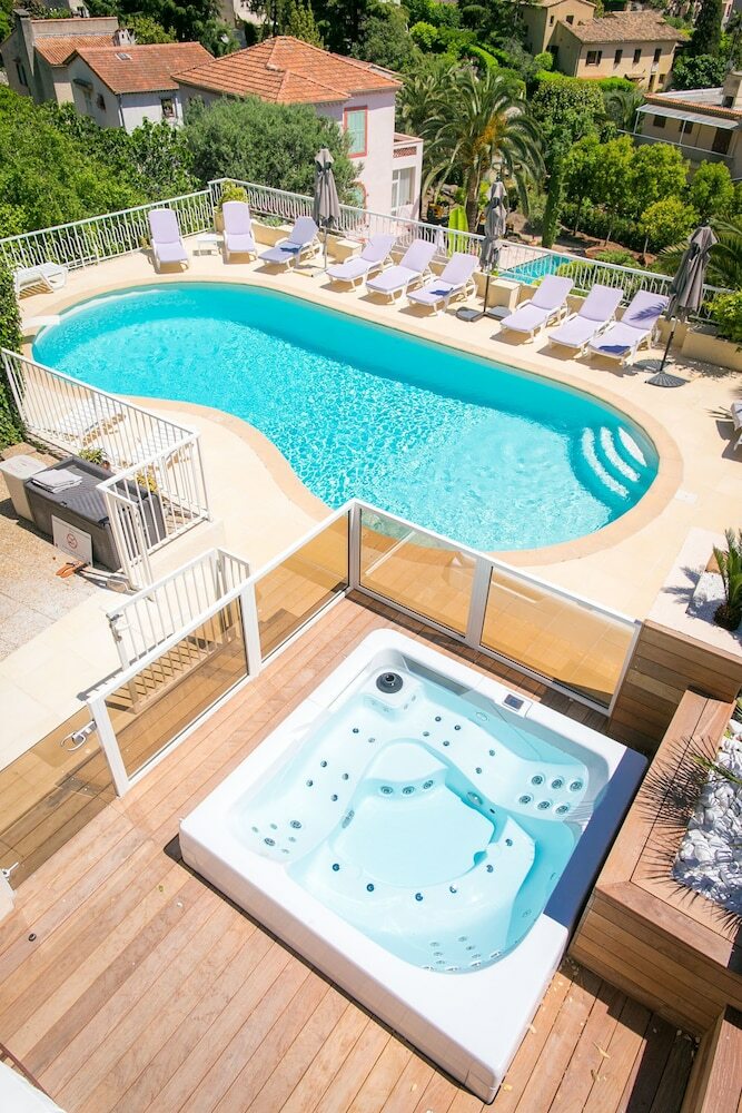 Hotel H�tel La Fianc�e Du Pirate