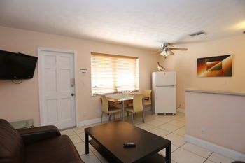 Lbs Villa Apartments By The Beach