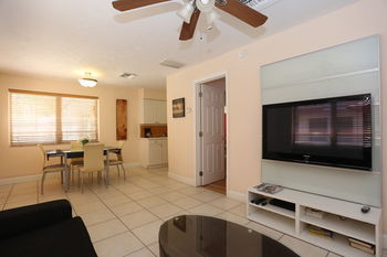 Lbs Villa Apartments By The Beach