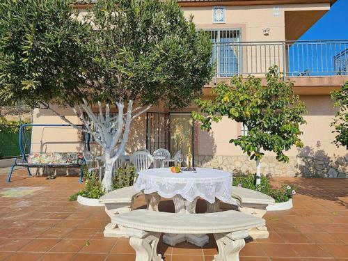 Apartment Mit Bergblickterrasse Bei Lloret De Mar