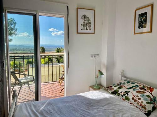 Beautiful Villa With Huge Private Pool And Vineyard View