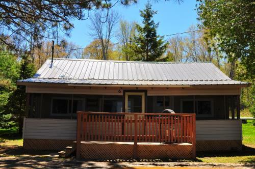 Okimot Lodge On Tomiko Lake