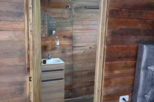 Encantadora Caba�a Cerca A Cali Jacuzzi Smart Tv
